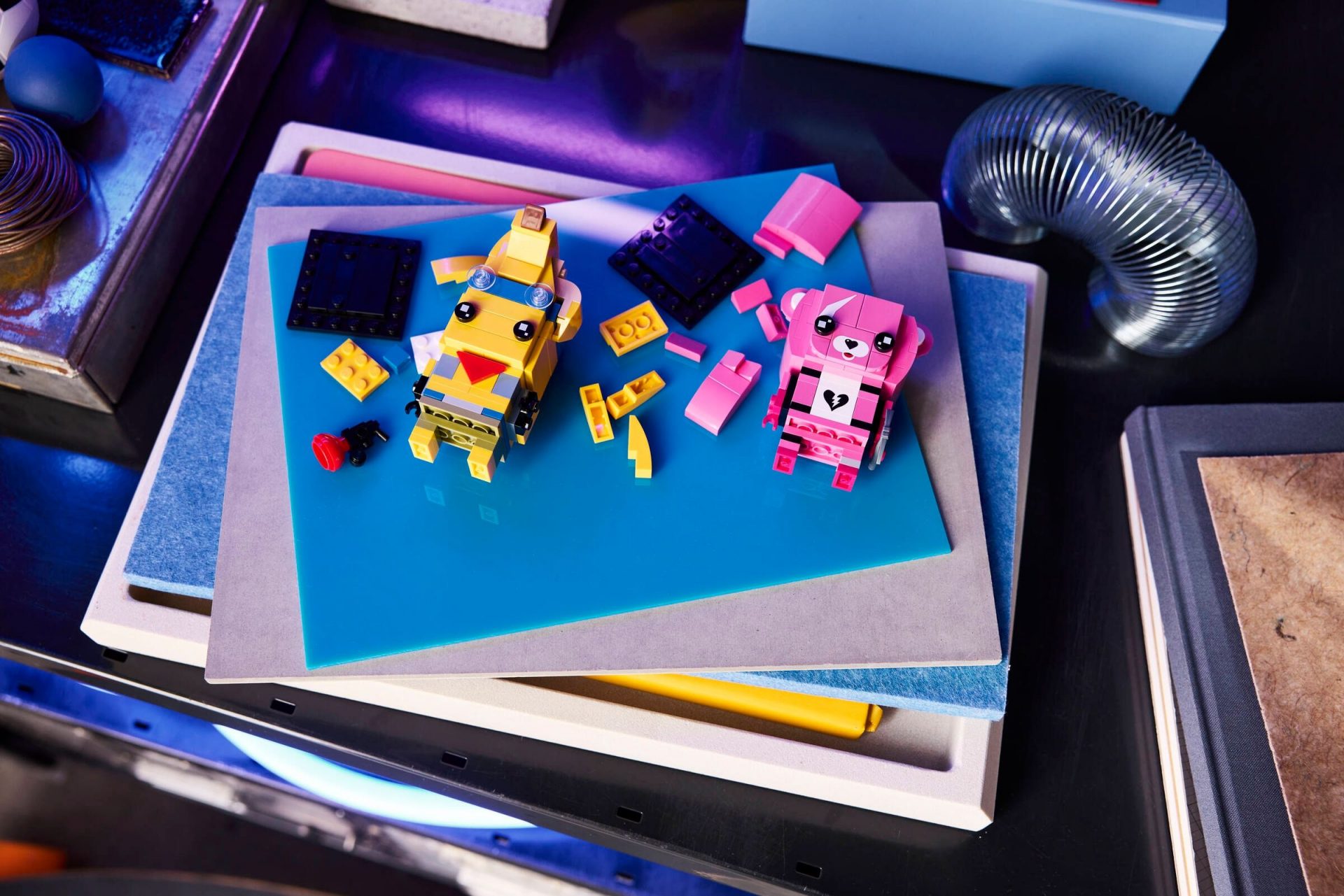 LEGO BrickHeadz 40760 Abenteuer-Schali und Kuschelbeauftragte – Bild 4