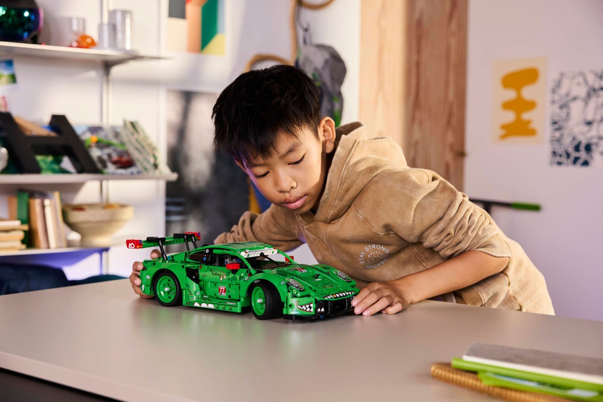 LEGO 42224 Porsche 911 GT3 R REXY AO Racing Rennwagen – Bild 8