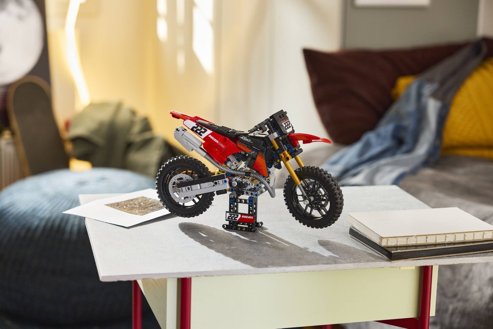 LEGO 42238 Ducati Desmo450 MX Factory Motorrad – Bild 8