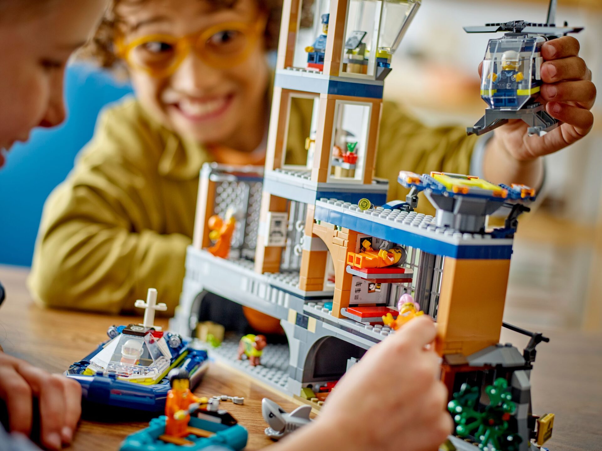 LEGO 60419 Polizeistation auf der Gefängnisinsel – Bild 10
