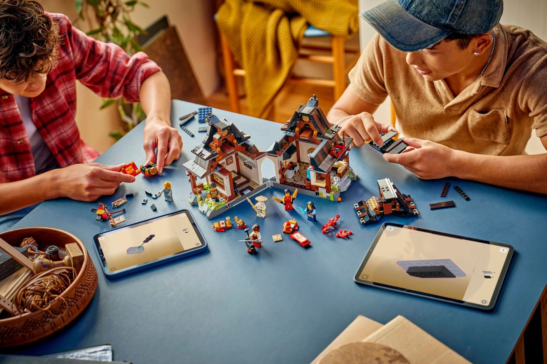 LEGO 71858 15-jähriges Jubiläum der Vier-Waffen-Schmiede – Bild 6