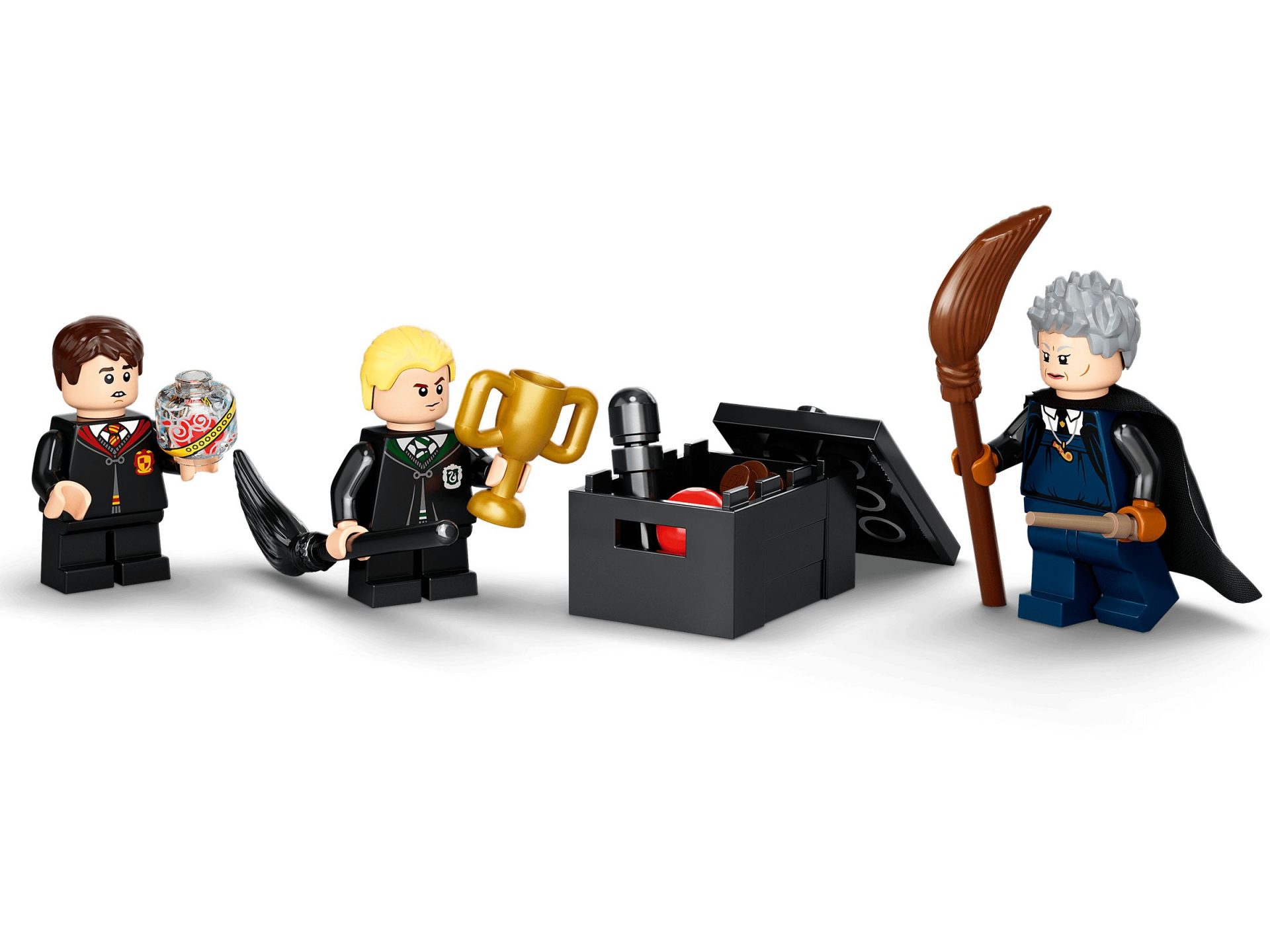 LEGO 76395 Hogwarts: Erste Flugstunde – Bild 7